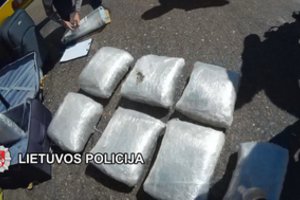 Trys plungiškiai nuteisti dėl narkotikų kontrabandos ir planų nužudyti žmogų