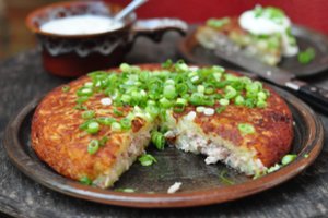 Bulvių mėgėjams patiks: didelis ir storas bulvinis blynas su mėsa 