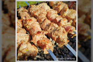 Su svogūnais marinuoti šašlykai: receptas, tapęs tikru atradimu