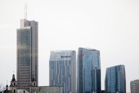 2004 m. Vilniuje atidarytas Europos bokštu vadinamas verslo centras – aukščiausias Baltijos šalyse dangoraižis.<br>M.Astrausko nuotr.