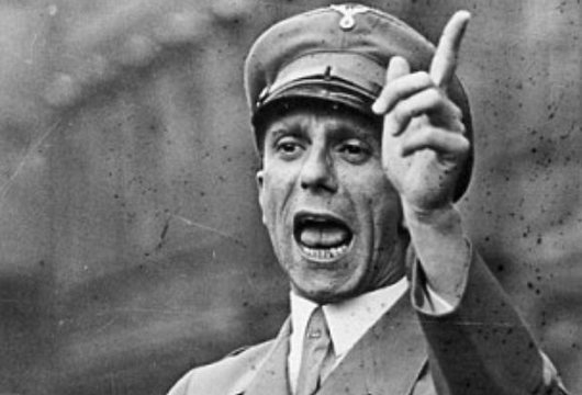 1945 m. nusižudė nacių Vokietijos politikas, nacionalinio švietimo ir propagandos ministras Josephas Goebbelsas (47 m.), prieš tai nužudydamas žmoną ir 6 savo vaikus.<br>Leidėjų nuotr.