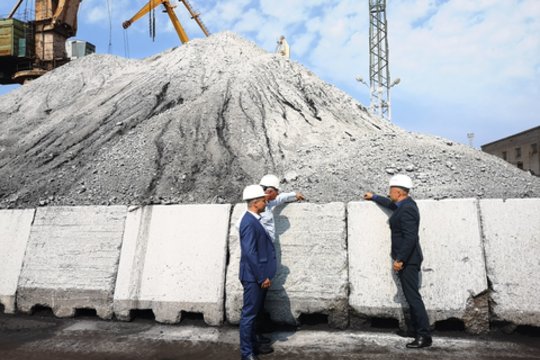 Klaipėdoje skandalai nenutyla: dėl taršos vieni į kitus pirštais rodo miestas ir geležies rūdos krovėjai