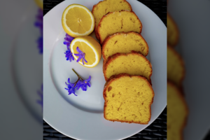 Minkštas citrininis keksas tiks ir kasdieniam, ir švenčių stalui