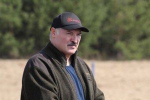 Baltarusius pribloškė prezidento A. Lukašenkos džemperio kaina