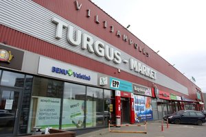 Kauniečiai piktinasi veikiančia prekyviete, tačiau paaiškėjo, kad tai – ne šiaip sau turgus