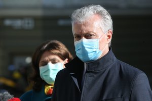 Prezidentūra sukritikavo Švietimo ir Sveikatos ministerijas: mokyklos yra paliktos vienos