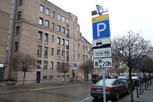 Savaitgalį – eismo pokyčiai: vietomis bus draudžiamas automobilių stovėjimas