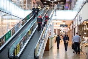 Atsidarius „Akropoliams“ – neįprasta pirkėjų elgsena