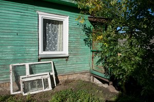 Akmenės r. prieš senjorę jos pačios namuose smurtavę du jaunuoliai laukia teismo nuosprendžio