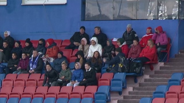 Karantino neskelbiančioje Baltarusijoje prasidėjęs moterų futbolo čempionatas sutraukė šimtus žiūrovų