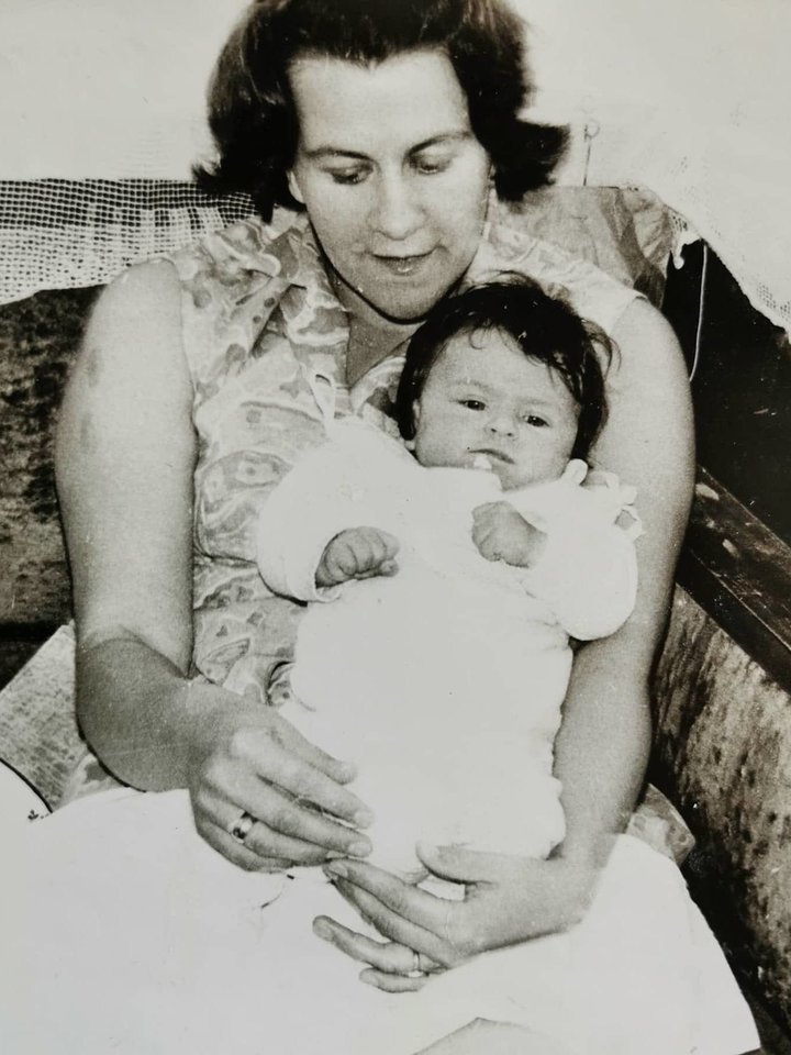 Rūta Mikelkevičiūtė su mama.<br> Asmeninio archyvo nuotr.