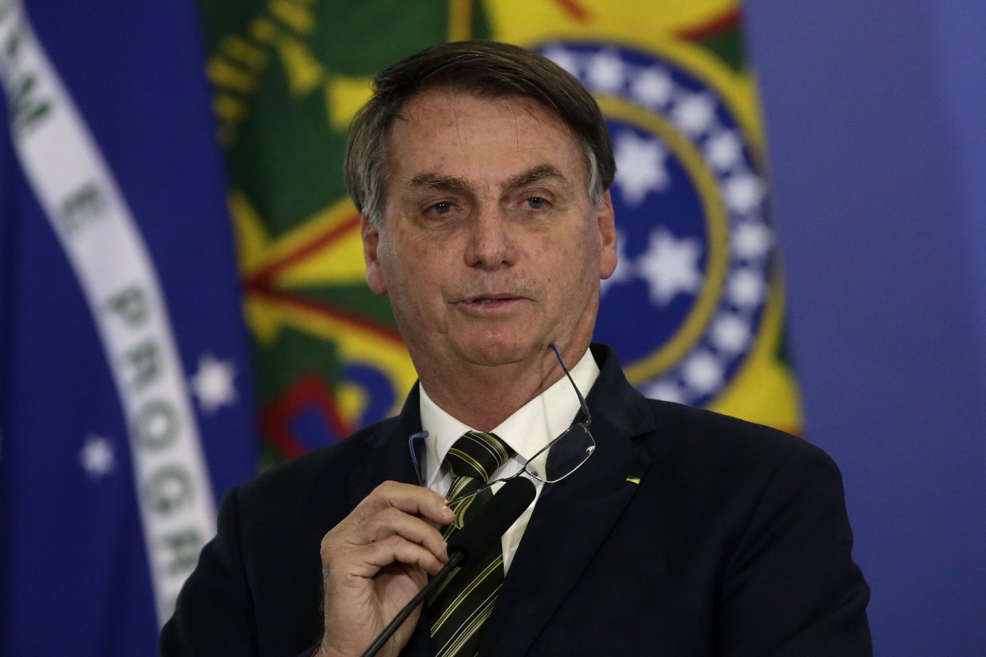 Jairas Bolsonaro nori atgaivinti futbolo varžybas.