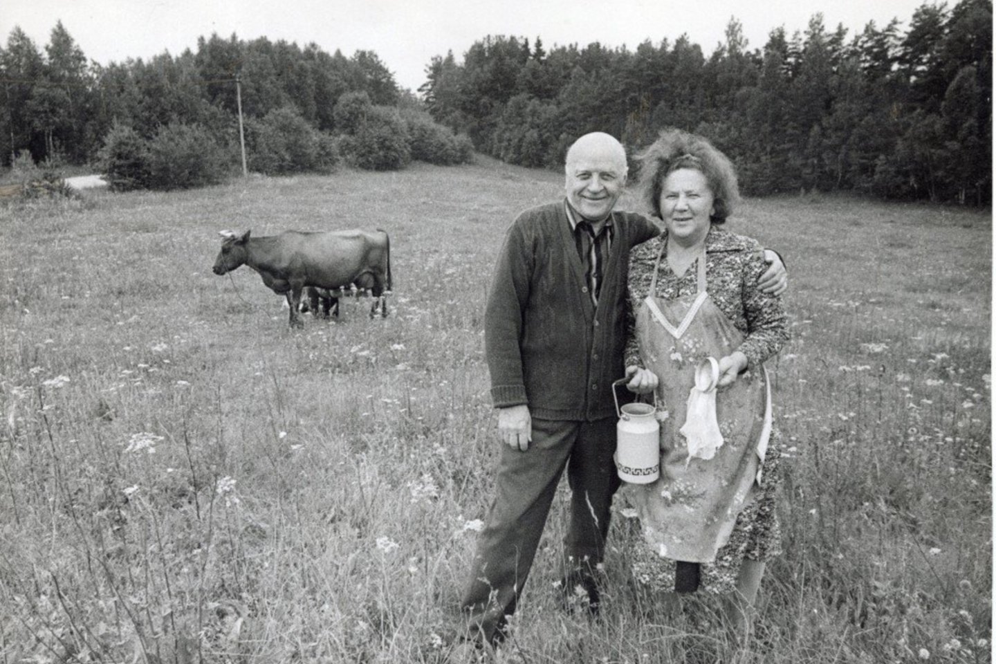 Monika Mironaitė ir Juozas Baltušis Paalksnio kaime. 1985 m. (Maironio literatūros muziejus).<br> R. Rakausko nuotr.
