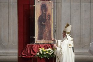 Popiežiaus Pranciškaus laiškas visiems tikintiesiems su maldomis Dievo Motinai