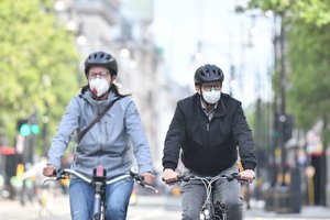 COVID-19 pražudžius beveik 30 tūkst. žmonių – Jungtinė Karalystė ruošiasi naujam karantino etapui