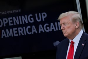 D. Trumpas: vakcina nuo koronaviruso taps prieinama iki šių metų galo