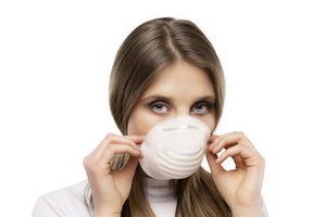 Veido kaukės – naujas bendravimo iššūkis turintiems klausos sutrikimą