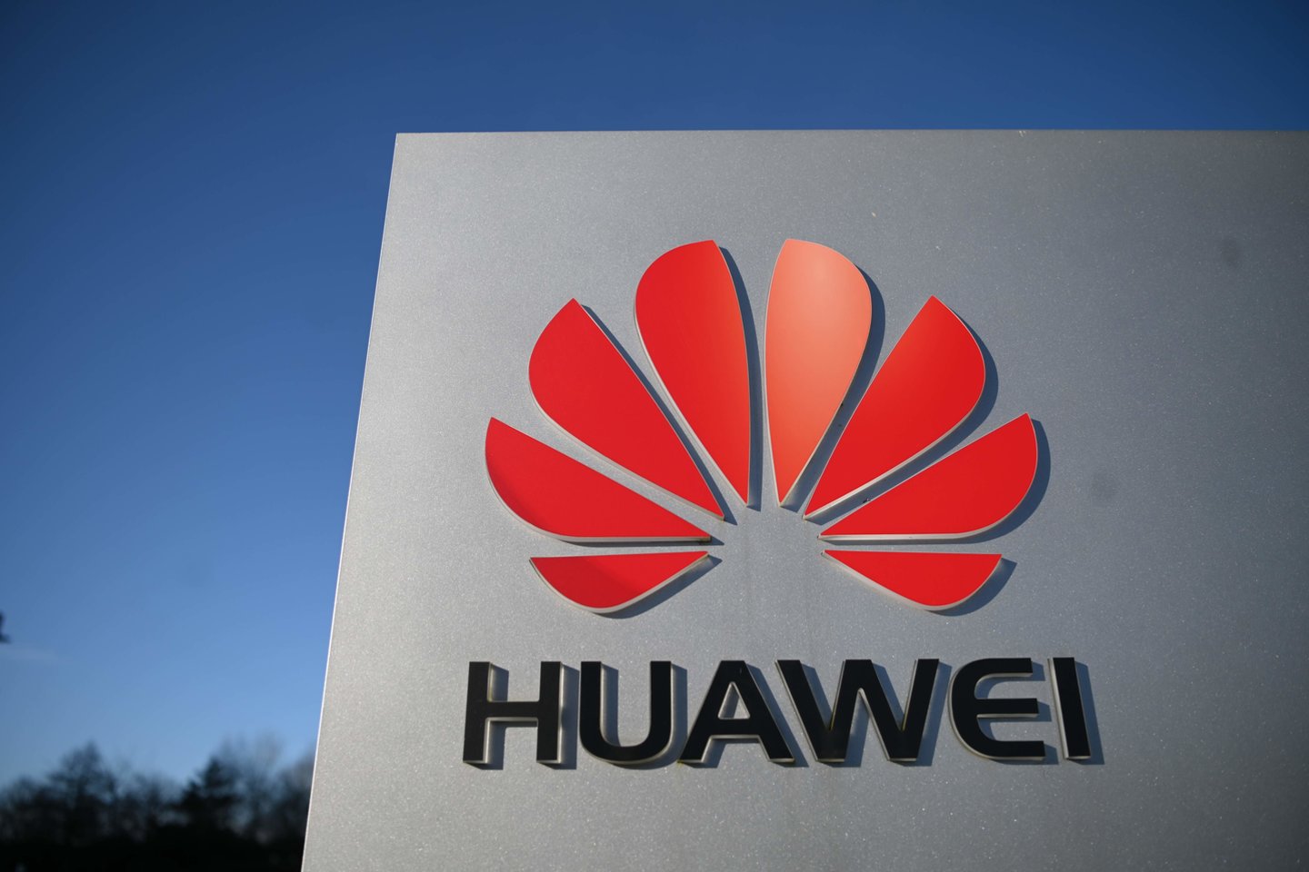 Nepaisant pasaulį krečiančios koronaviruso pandemijos, „Huawei“ nekeičia savo planų dėl investicijų Europoje – steigia naujus padalinius ir centrus bei investuoja į čia atliekamus mokslinius tyrimus.