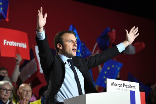 2017 m. Prancūzijos prezidento rinkimų antrajame ture 39 m. Emmanuelis Macronas, surinkęs 66 proc. balsų, įveikė Marine Le Pen ir tapo jauniausiu valstybės vadovu nuo Napoleono I laikų.<br>AFP/Scanpix nuotr.