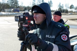 Pareigūnų patikrų Kaune rezultatai: beteisiai vairuotojai ir 170 km/val. padalą viršijęs lakstūnas