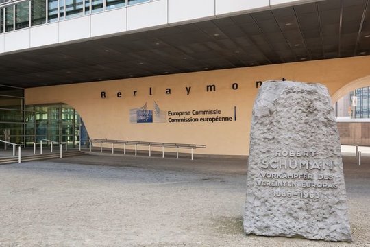Įvertinant R.Schumano nuopelnus Europai jo 100-ųjų gimimo metinių proga nuo 1986 m. gegužės 9-ąją yra švenčiama Europos diena.<br>123rf nuotr.