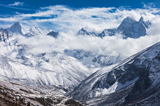 1956 m. japonų ir Nepalo alpinistai pirmą kartą įkopė į vieną aukščiausių Himalajuose Manaslu viršūnę (8163 m).<br>123rf nuotr.