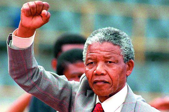 1994 m. Pietų Afrikos Respublikoje prezidentu inauguruotas pirmasis juodaodis – Afrikos nacionalinio kongreso vadovas Nelsonas Mandela.
