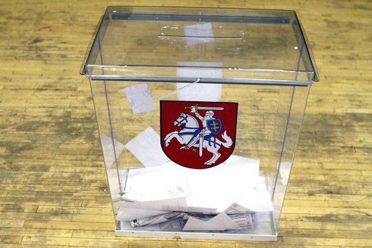 2003 m. gegužės 10–11 d. Lietuvoje vyko referendumas dėl narystės Europos Sąjungoje. Balsuoti atėjo 63,3 proc. rinkėjų, iš jų 91 proc. balsavo „už“.<br>M.Patašiaus nuotr.
