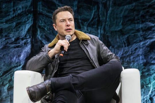 48-erių Elonas Muskas šeštą kartą tapo tėvu