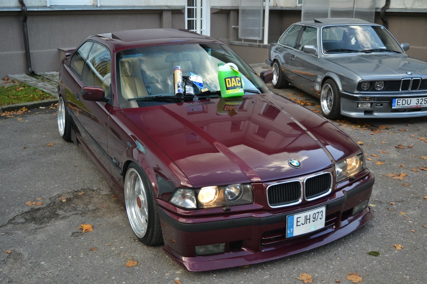 Giedrius džiaugiasi dviem išskirtiniais „BMW“ – 1985-ųjų laidos „E30“ ir 1993 m. gamybos „E30“ su 2,5 l benzininiu varikliu. Jais dažniausiai keliauja į automobilininkų renginius.<br>Asmeninio archyvo nuotr.