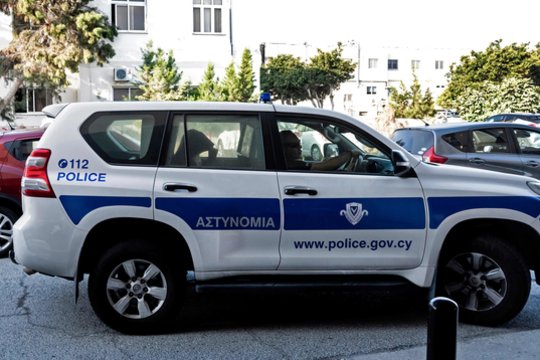 Kipre prieš teismą dėl aplaidumo stos 15 policijos pareigūnų