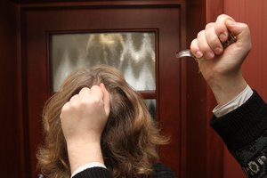 Rusijoje įvedus karantiną gaunama dvigubai daugiau pranešimų apie smurtą šeimose