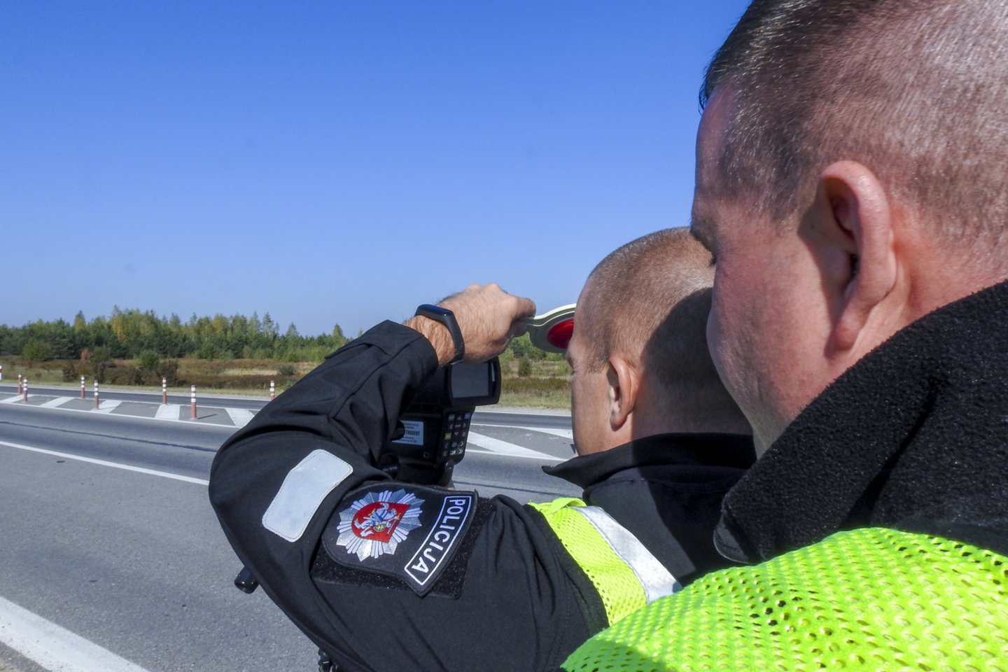 Policijos reidas, greičio matuokliai ,pristatomi nauji greičio matuokliai ,eismo taisyklių pažeidėjai<br>V.Ščiavinsko nuotr.