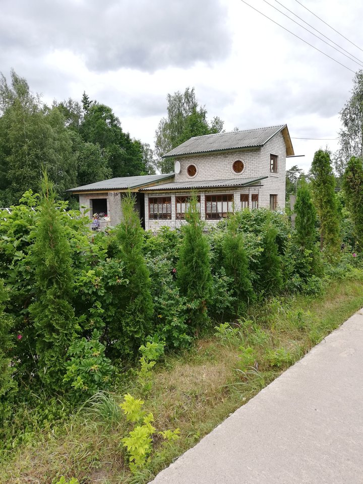 Keliaujant po Vilniaus apylinkes, gali atrodyti, kad sodus negrįžtamai pakeis namų kvartalai, bet apsilankius pavyzdingoje bendrijoje, pavyzdžiui, Telšiuose, sodų ateitis atrodo gerokai optimistiškesnė.<br>M.Šiupšinsko nuotr.