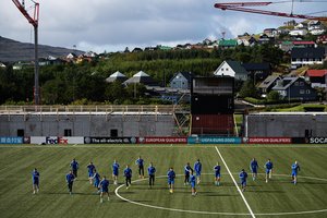 Pirmasis futbolo sugrįžimas Europoje po karantino – atokioje virusą nugalėjusioje šalyje