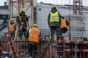 Pandemijos pasekmės statybų sektoriui gali nusikelti į kitus metus
