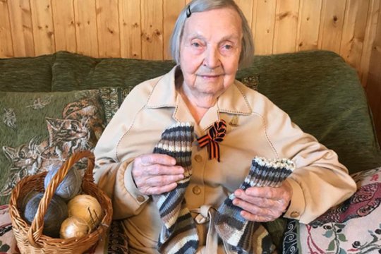 Jungtinės Karalystės „kapitonas Tomas“ įkvėpė 97 metų rusės karo veteranės kampaniją