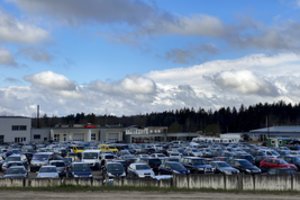 Niūrios tendencijos kaimyninėje Latvijoje: automobilių rinka jau susitraukė beveik ketvirtadaliu