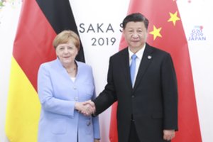 Šiltos draugystės dar teks palaukti: koronavirusas gerokai sumaišė ES kortas santykiuose su Kinija