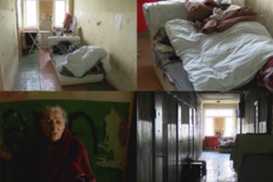 Už skolas moteris buvo išmesta iš namų – mėnesį gyvena už jų durų