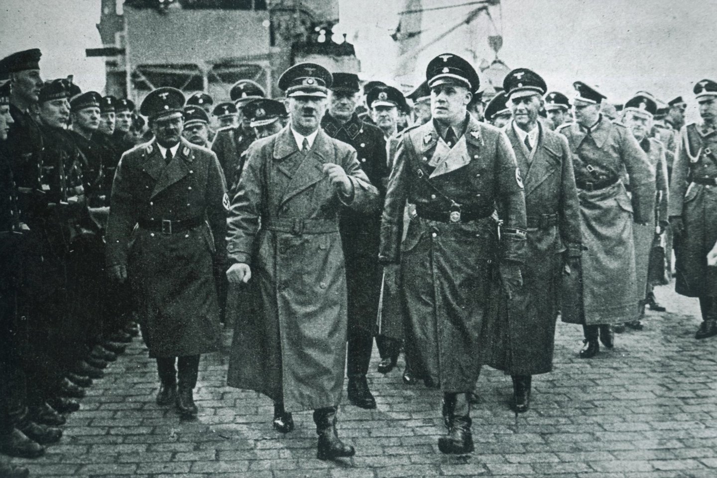 A.Hitleris su Rytprūsių gauleiteriu E.Kochu (dešinėje) - Klaipėdoje.