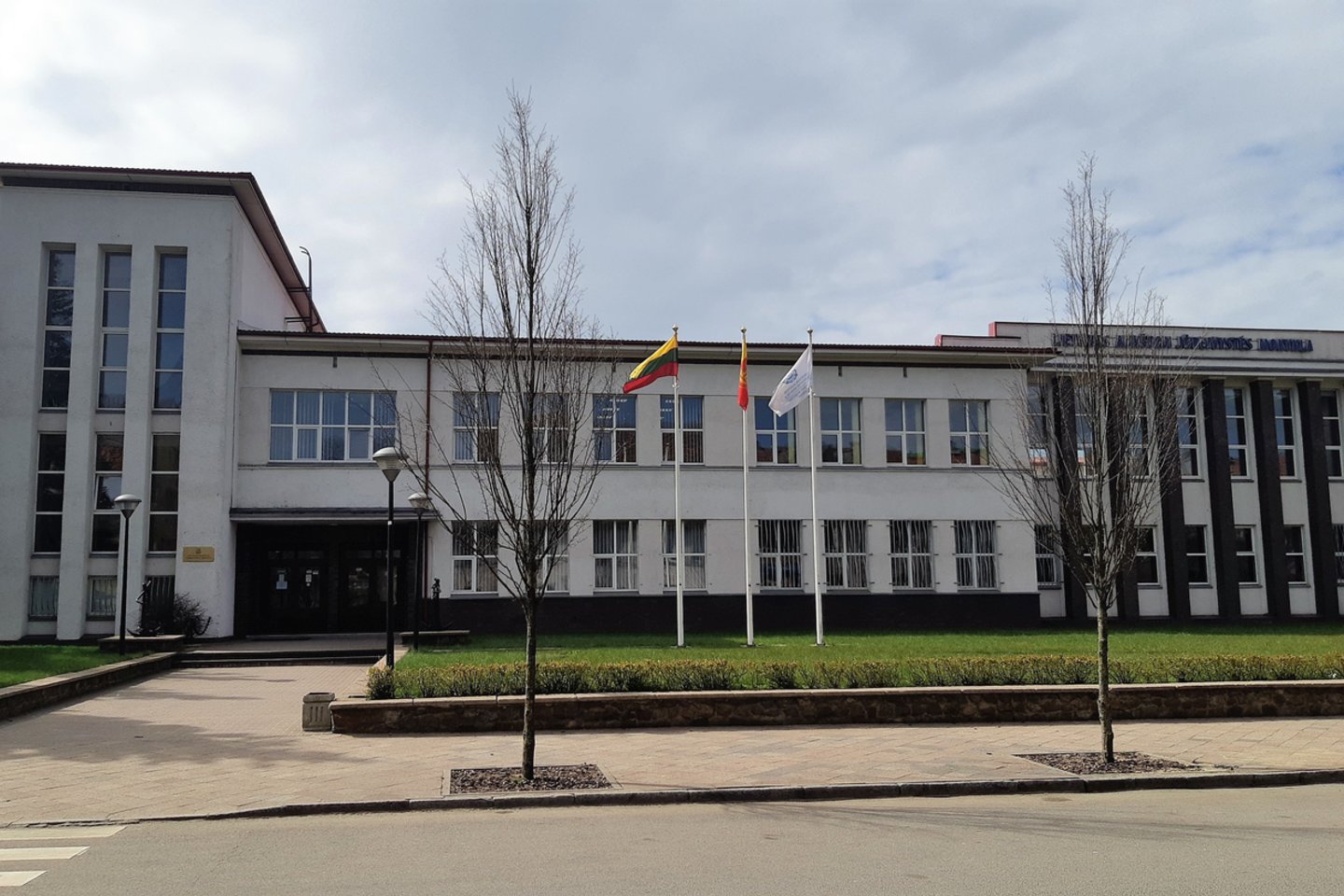 Buvusios vokiškos gimnazijos pastate įsikūrė Lietuvos aukštoji jūreivystės mokykla. <br> G.Pilaičio nuotr.