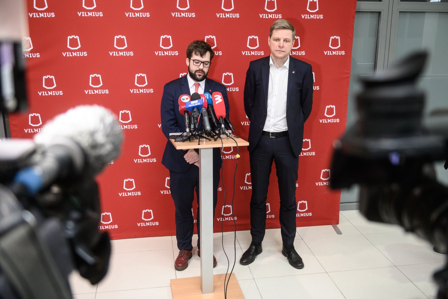 Remigijaus Šimašiaus ir jo ginklanešio Povilo Poderskio keliai skiriasi.<br>V.Skaraičio nuotr.