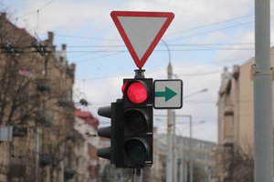 Lenteles su žaliomis rodyklėmis Vilniuje keičia sekcijos: kuriose sankryžose jos atsiras