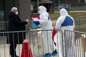 Paaiškėjo galutiniai atsitiktinių, koronaviruso simptomų nejaučiančių žmonių tyrimų rezultatai