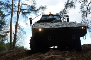 Pamažu prisijaukinami „Vilkai“: rengiami pėstininkų kovos mašinų įgulų vadai