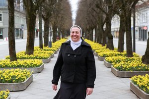 Su kaliniais dirbanti vienuolė prisiklauso šiurpių istorijų, bet sulaukia nepaprastų dovanų