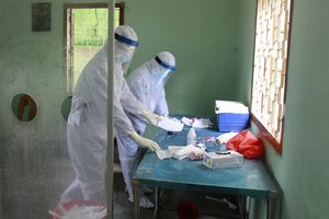 COVID-19 testams reikalingų medžiagų trūkumas tebėra kritinis