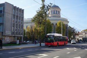 „Kauno autobusai“ žada dar dešimtadaliu mažinti viešojo transporto reisus mieste