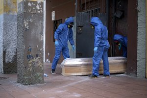 Kova su virusu dar nebaigta – valstybės jau moka kainą dėl ankstyvo karantino švelninimo